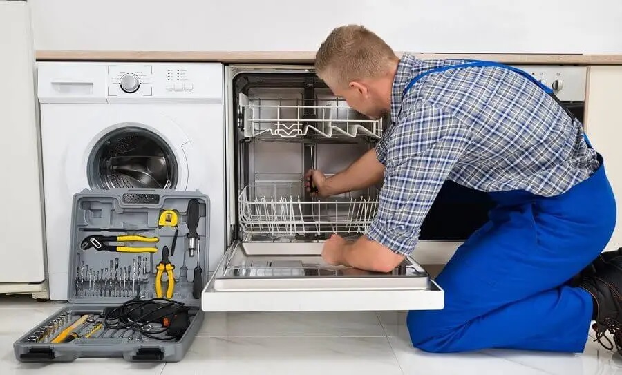 Polatlı Sunny servisi teknisyen ekibi beyaz eşya tamiri yaparken